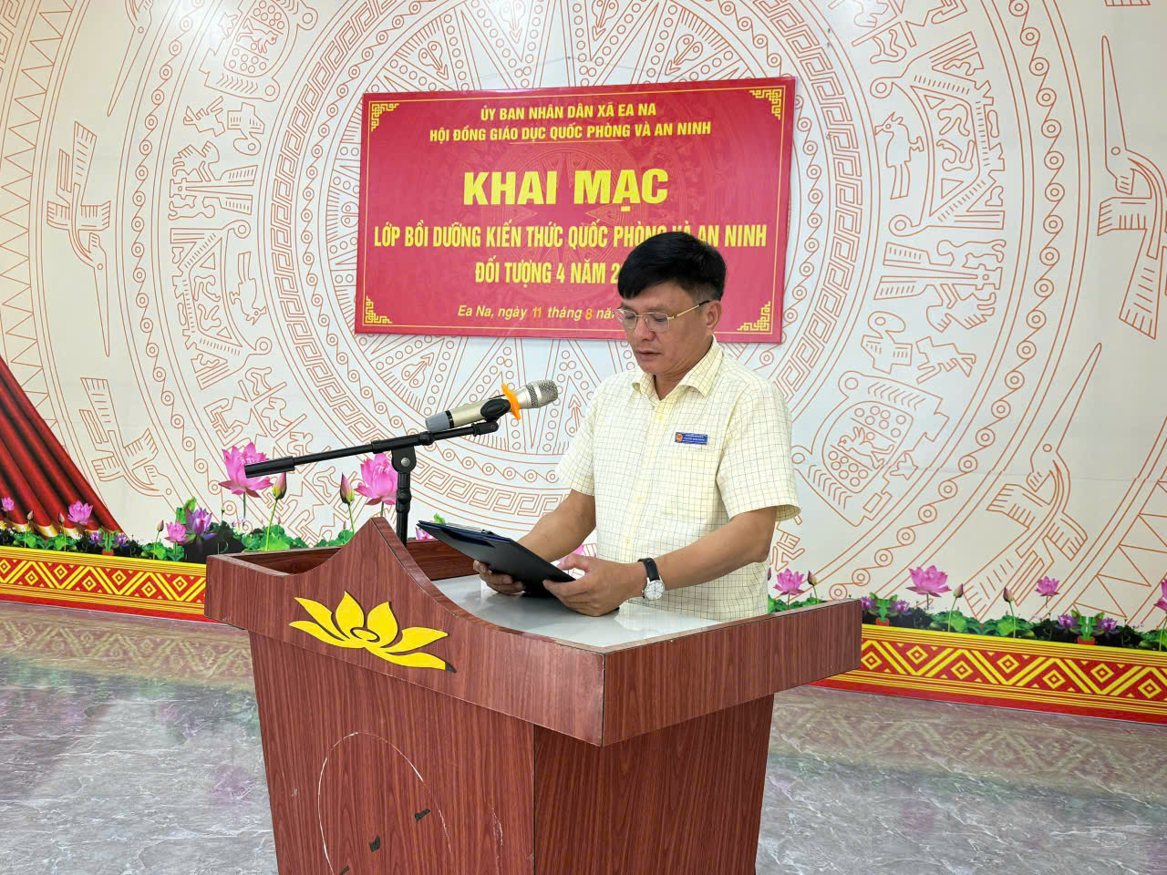 HỘI ĐỒNG GIÁO DỤC QUỐC PHÒNG VÀ AN NINH XÃ EA NA TỔ CHỨC KHAI MẠC LỚP BỒI DƯỠNG KIẾN THỨC QUỐC PHÒNG VÀ AN NINH ĐỐI TƯỢNG 4 NĂM 2026