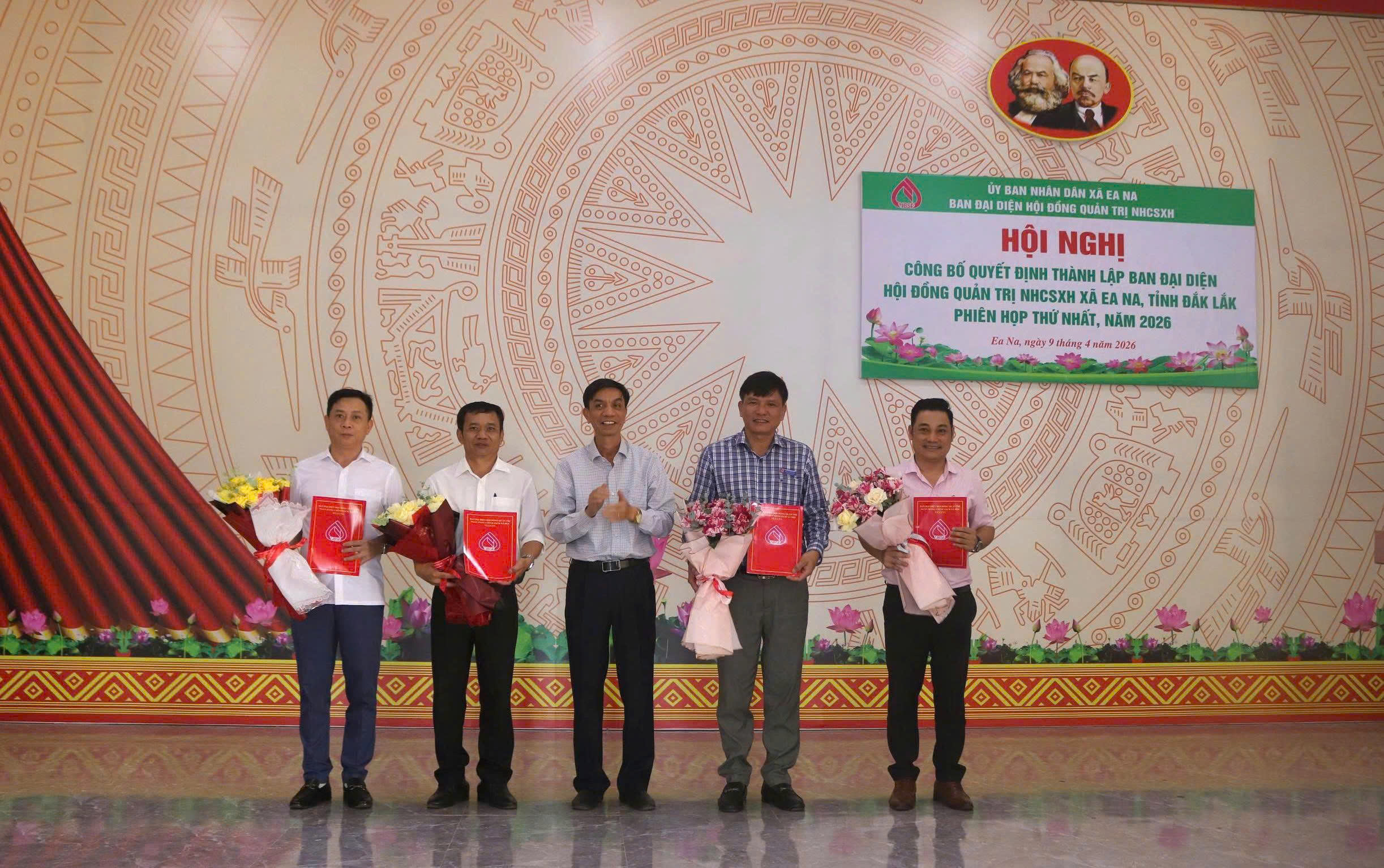 Hội nghị công bố Quyết định thành lập Ban đại diện Hội đồng quản trị Ngân hàng Chính sách xã hội xã Ea Na, phiên họp thứ nhất năm 2026