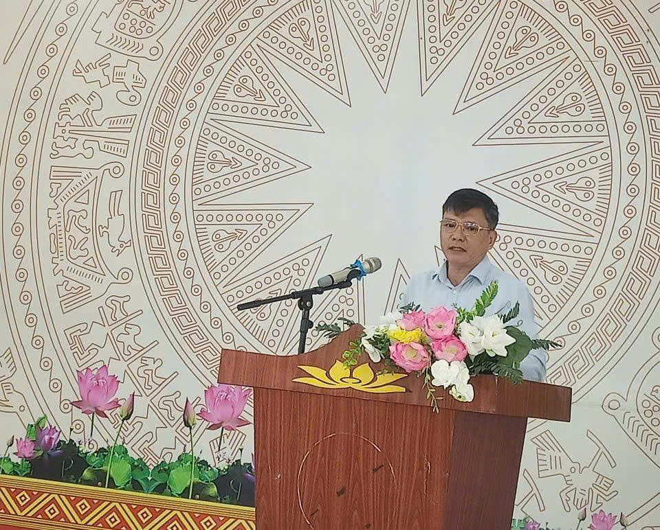 Họp triển khai Kế hoạch tổ chức Hội nghị lấy ý kiến Nhân dân  đối với Đề án sắp xếp, tổ chức lại thôn, buôn trên địa bàn xã Ea Na