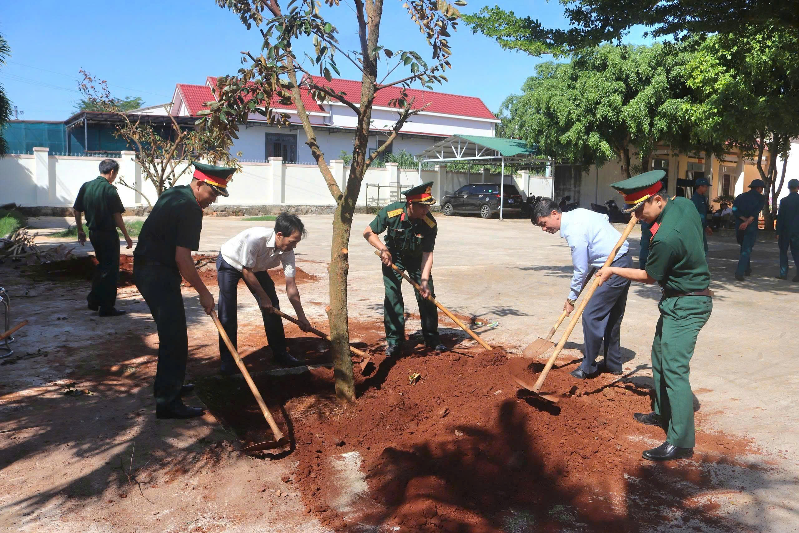 Lễ ra quân hưởng ứng phong trào thi đua “Toàn dân chung tay bảo vệ môi trường vì một Việt Nam xanh - sạch - đẹp"