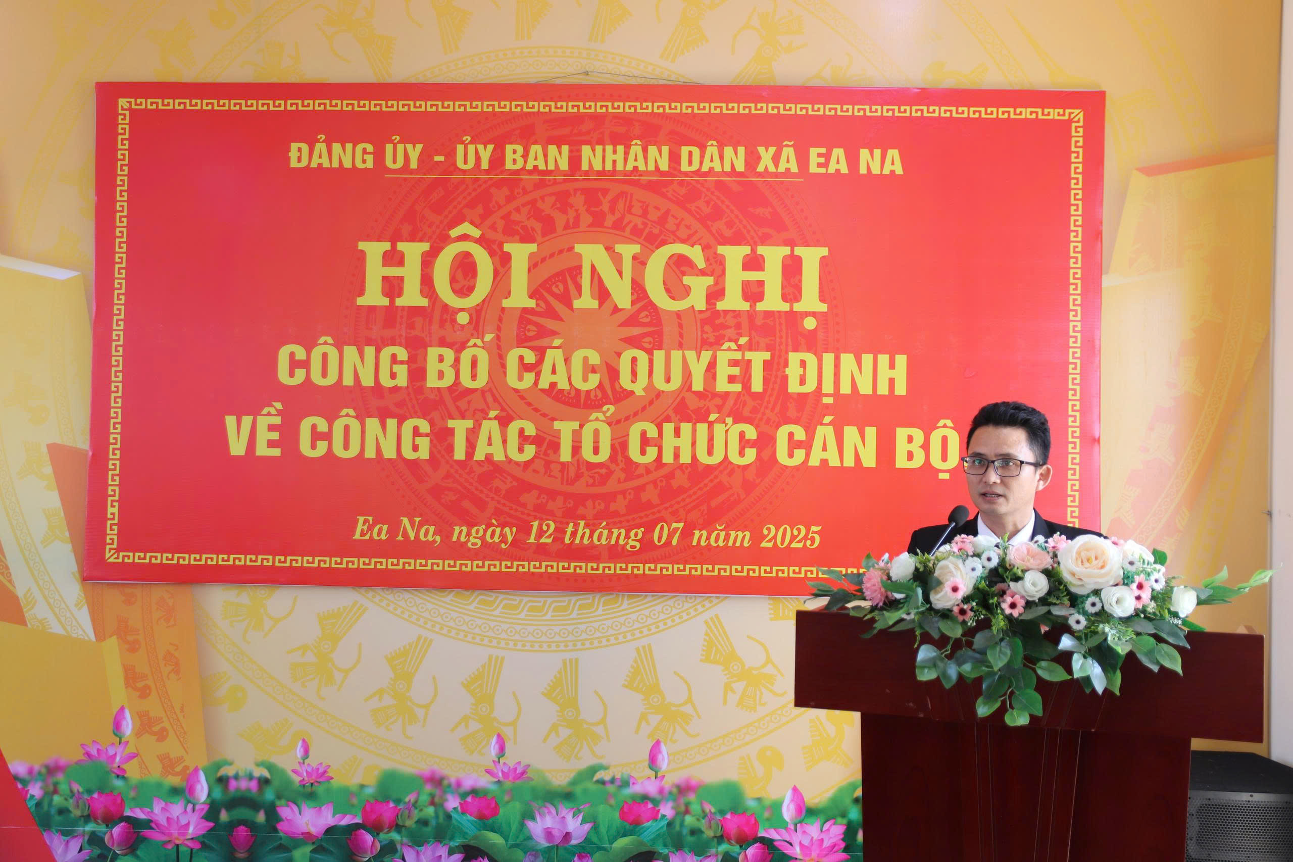XÃ EA NA TỔ CHỨC HỘI NGHỊ CÔNG BỐ CÁC QUYẾT ĐỊNH VỀ CÔNG TÁC CÁN BỘ