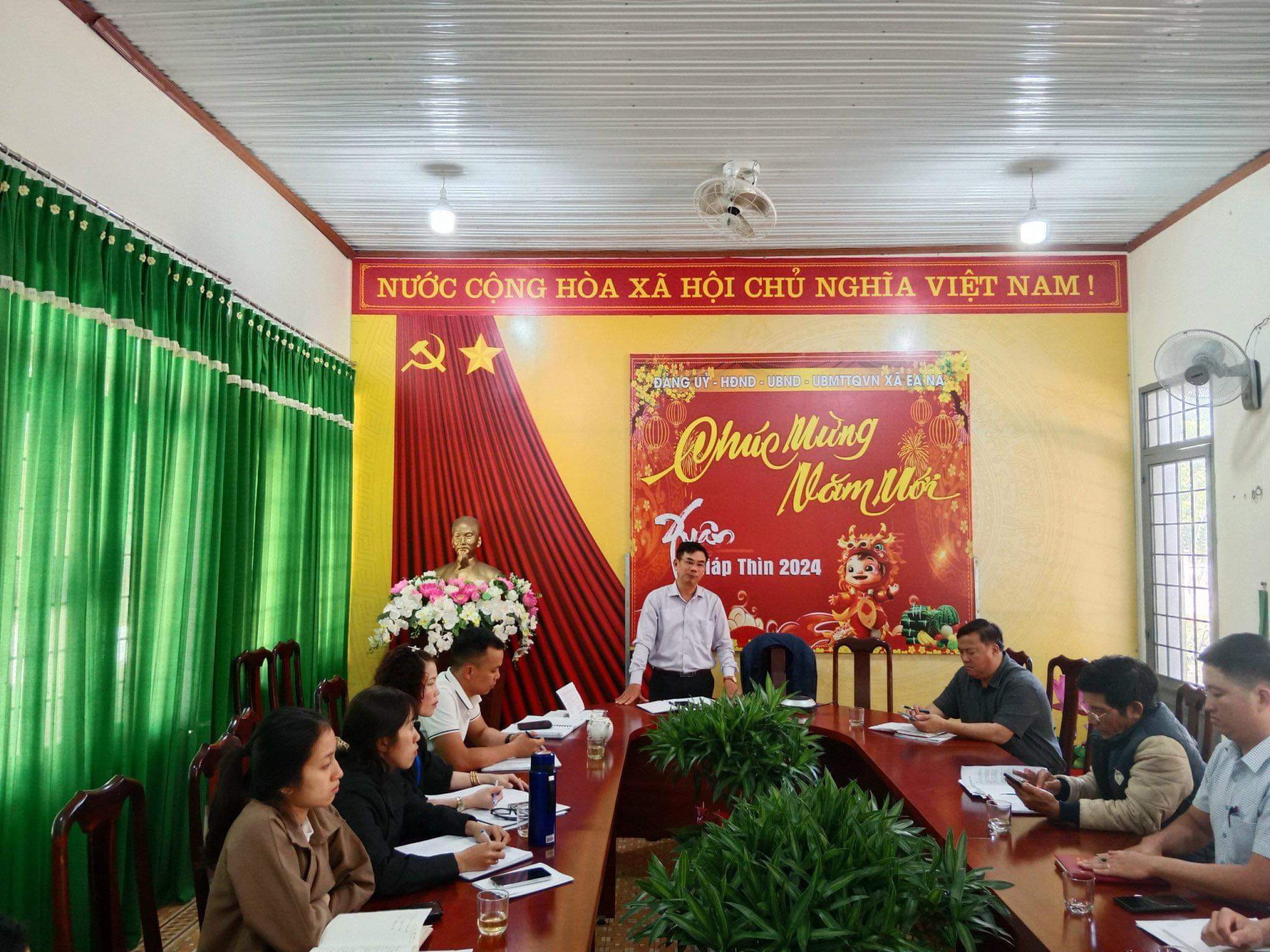 THƯỜNG TRỰC ĐẢNG UỶ XÃ EA NA GIAO BAN VỚI MẶT TRẬN TỔ QUỐC VÀ CÁC TỔ CHỨC ĐOÀN THỂ XÃ QUÝ I NĂM 2024.
