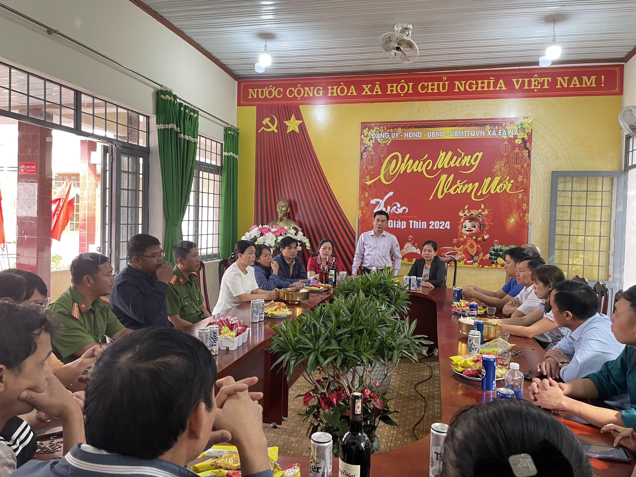 ĐẢNG UỶ - HĐND- UBND- UBMTTQ VIỆT NAM XÃ EANA TỔ CHỨC GẶP MẶT ĐẦU XUÂN NĂM MỚI GIÁP THÌN 2024.