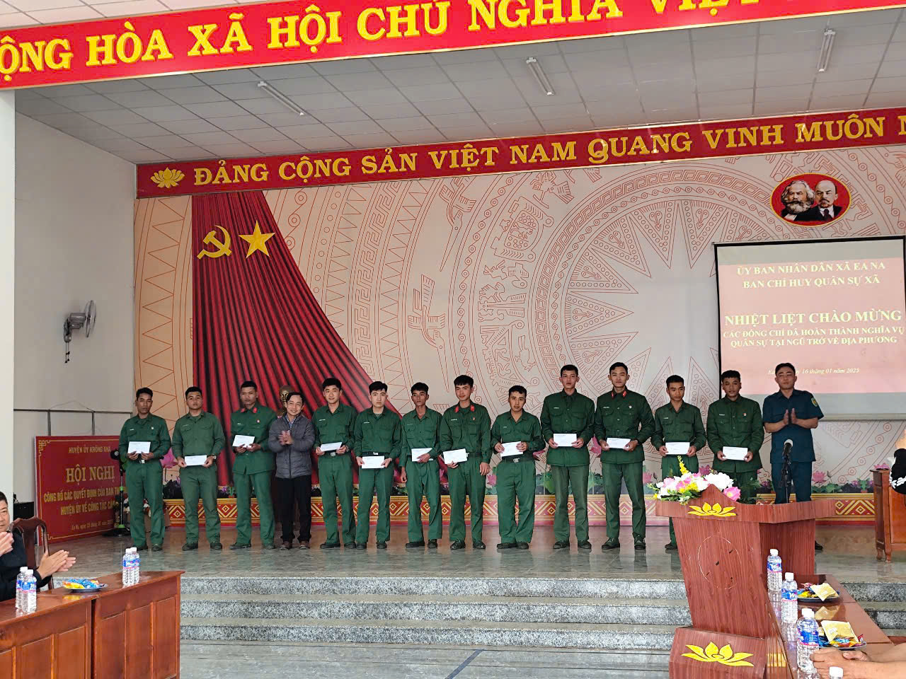 Uỷ ban nhân dân xã Ea Na tổ chức lễ đón quân nhân hoàn thành nghĩa vụ quân sự trở về địa phương
