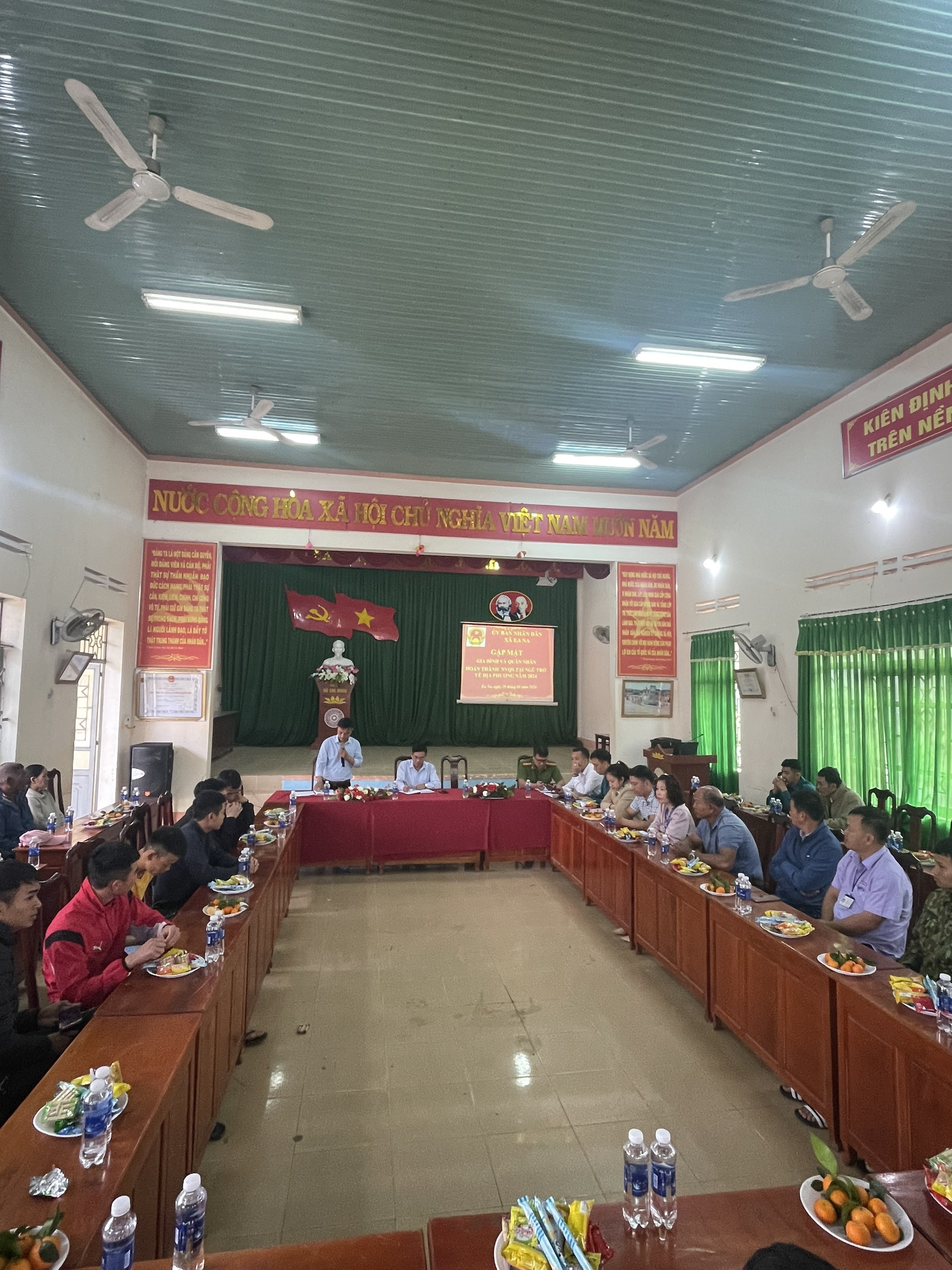 UBND xã Ea Na tổ chức gặp mặt gia đình và quân nhân hoàn thành Nghĩa vụ quân sự tại ngũ trở về địa phương năm 2024