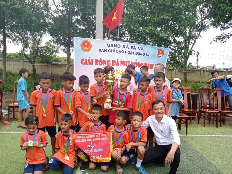 BAN CHỈ ĐẠO HOẠT ĐỘNG HÈ XÃ EA NA TỔ CHỨC GIẢI BÓNG ĐÁ NHI ĐỒNG, NĂM 2024