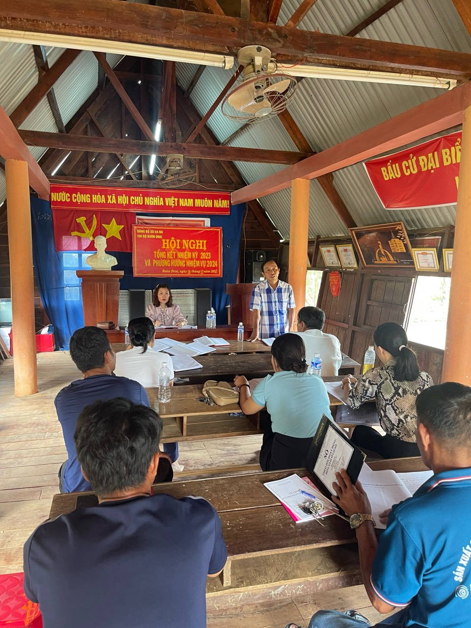 BAN PHÁP CHẾ HĐND XÃ GIÁM SÁT VIỆC THỰC HIỆN CÁC QUY ĐỊNH PHÁP LUẬT VỀ CÔNG TÁC HÒA GIẢI TẠI CÁC THÔN, BUÔN TRÊN ĐỊA BÀN XÃ EA NA