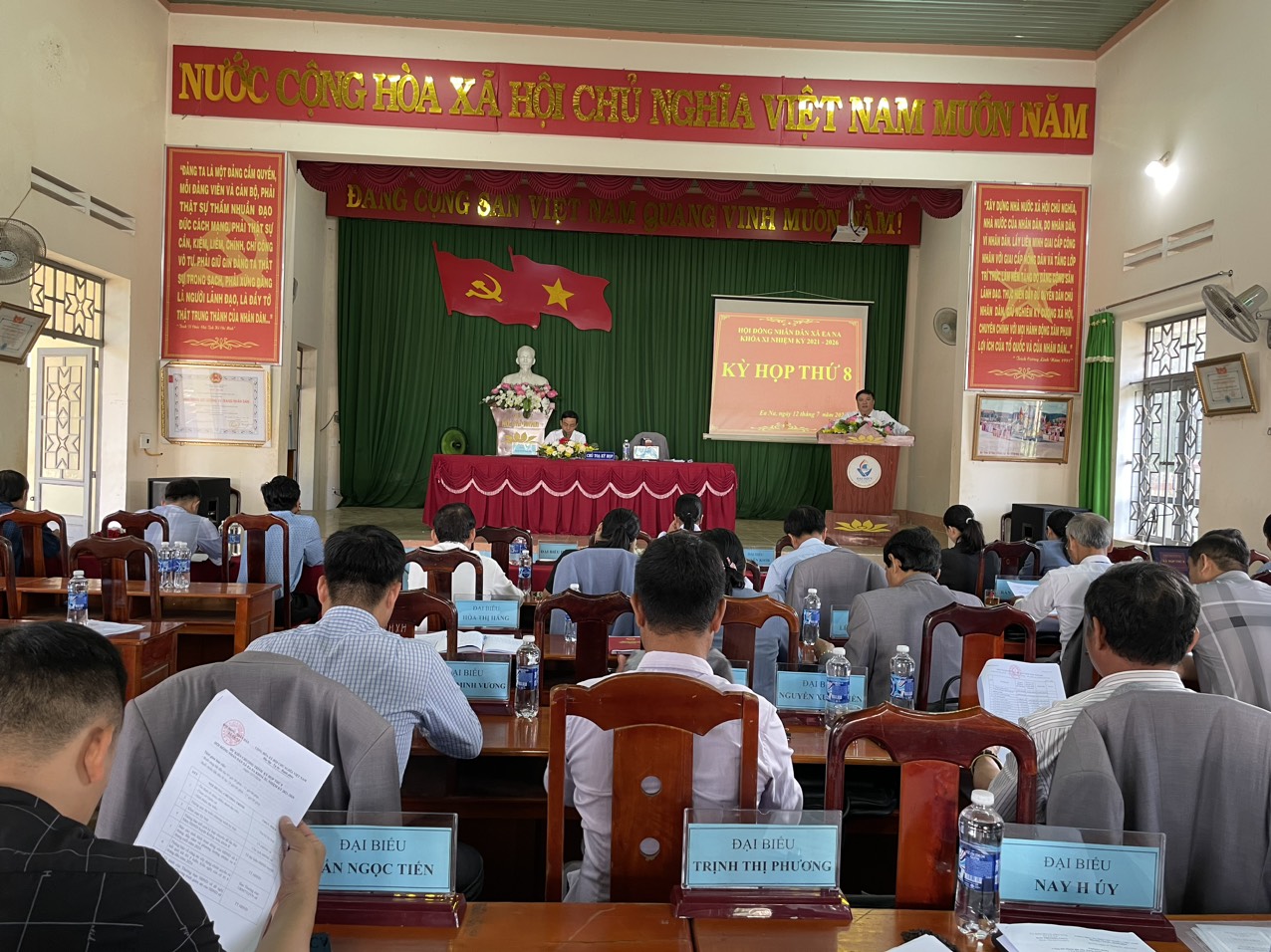 HỘI ĐỒNG NHÂN DÂN XÃ EA NA TỔ CHỨC KỲ HỌP THỨ 8 HĐND XÃ KHÓA XI, NHIỆM KỲ 2021 - 2026