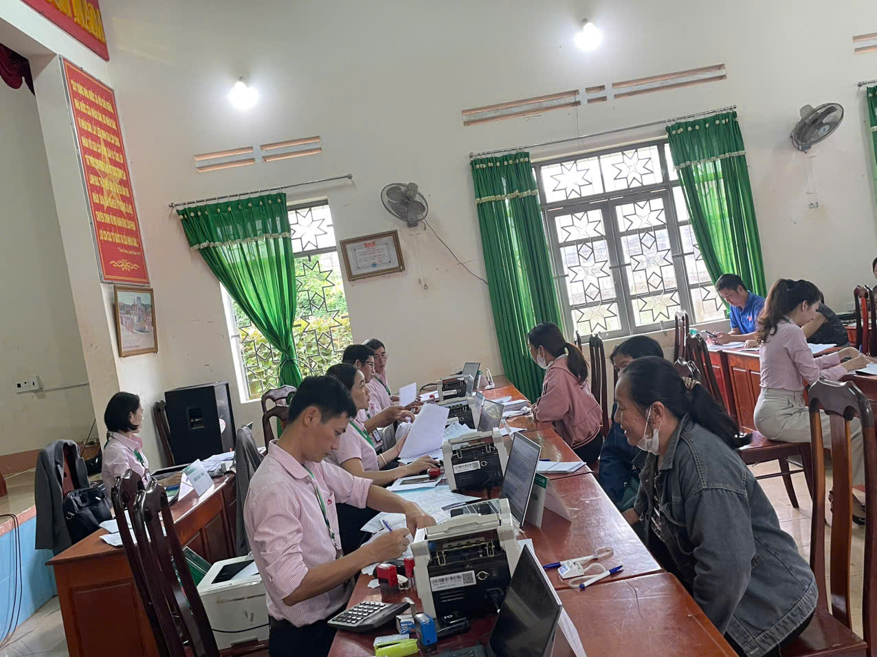 NHÂN DÂN TRÊN ĐỊA BÀN XÃ EA NA TIẾP CẬN NGUỒN VỐN VAY NGÂN HÀNG CHÍNH SÁCH XÃ HỘI