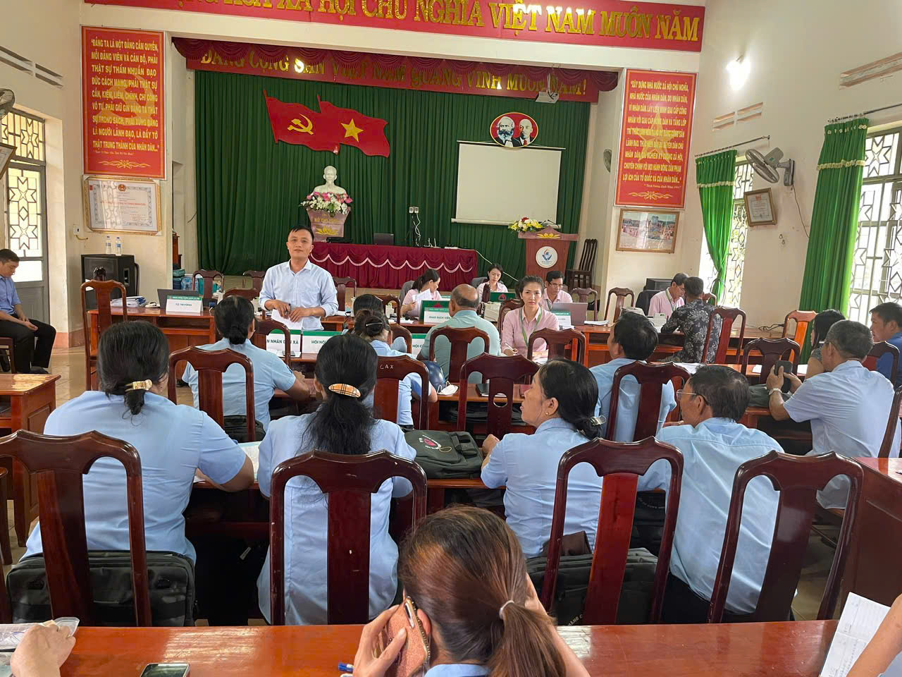 Phát huy hiệu quả nguồn vốn của Ngân hàng Chính sách xã hội trong  công tác giảm nghèo trên địa bàn xã Ea Na